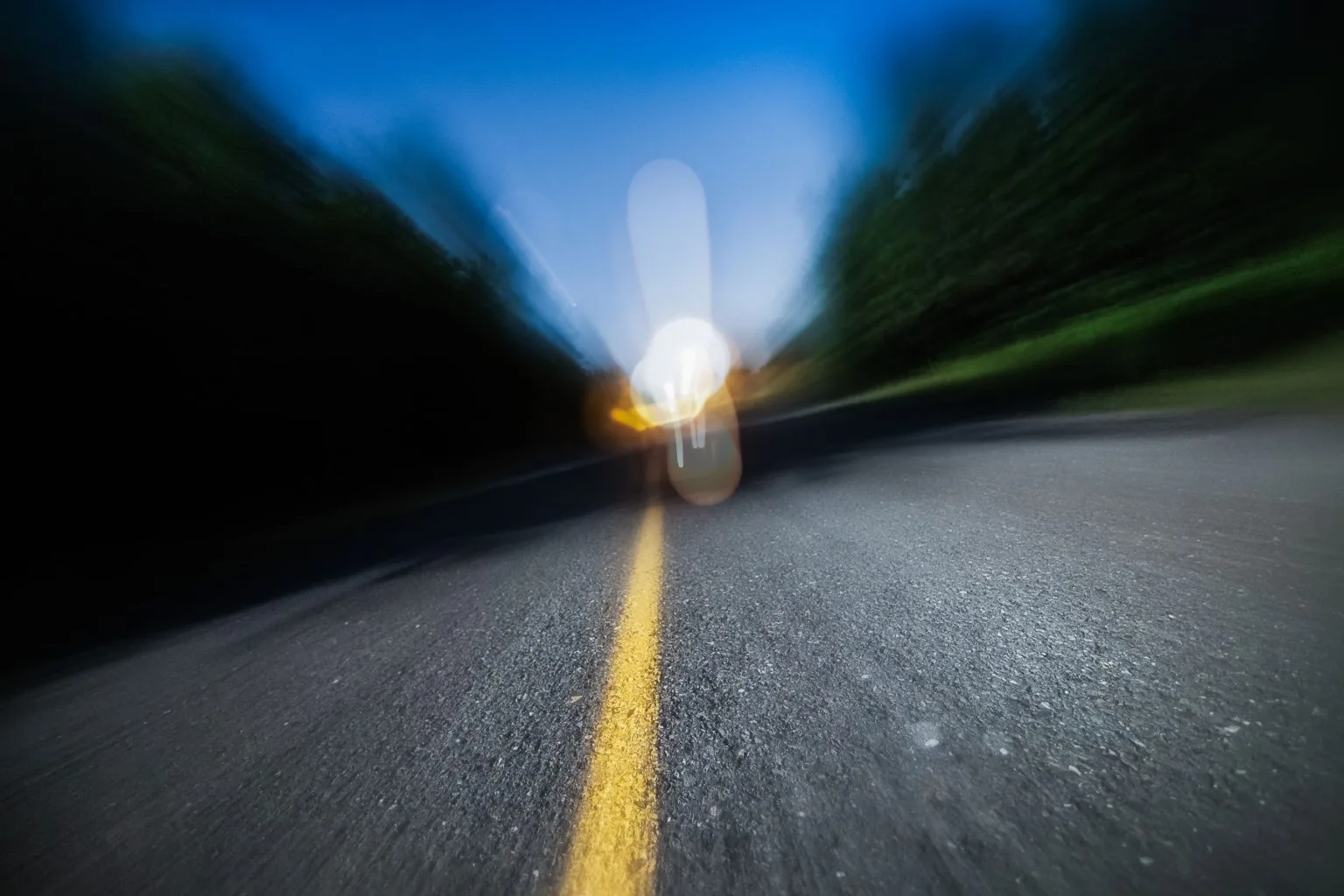 Carretera peligrosa de noche
